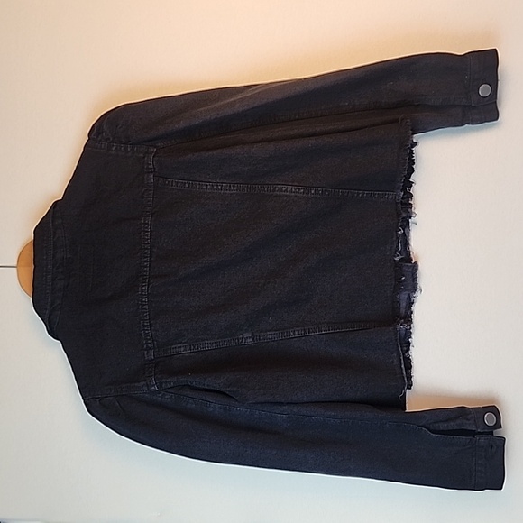 Blank nyc Black Raw Edged Cropped Denim Jacket Large - Picture 4 of 5